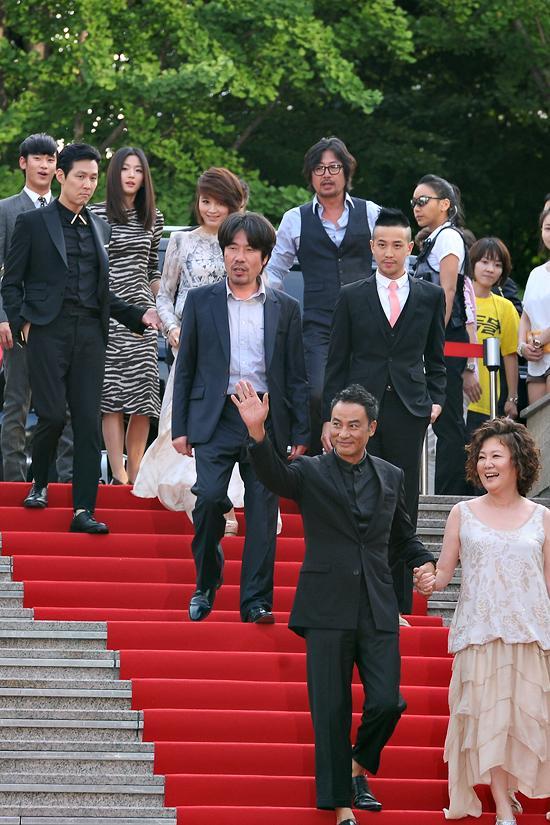 영화/도둑들(2012)/‘도둑들’, 한국 영화 최초 레드카펫 행사 ‘성황리’(종합)