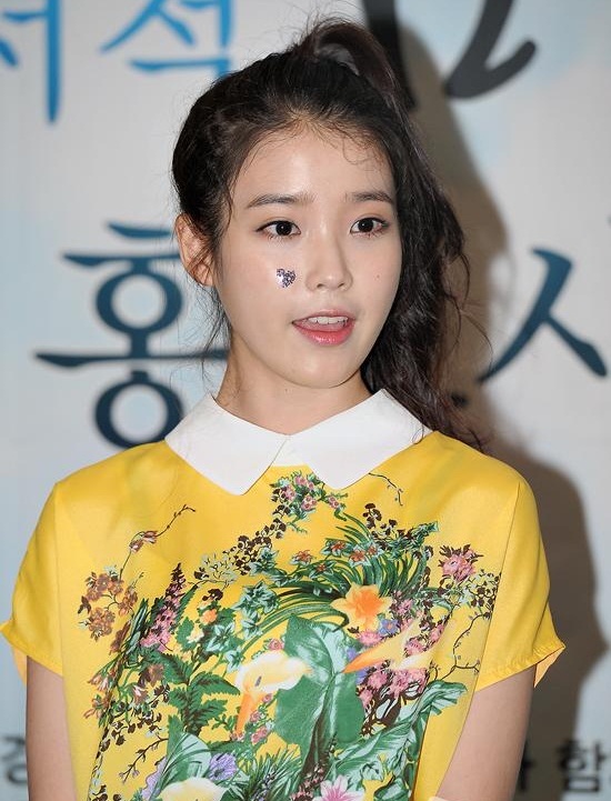 아이유(김지은), 가수/아이유, 로엔트리 ‘달빛바다’ 가사스포로 소속사와 설전