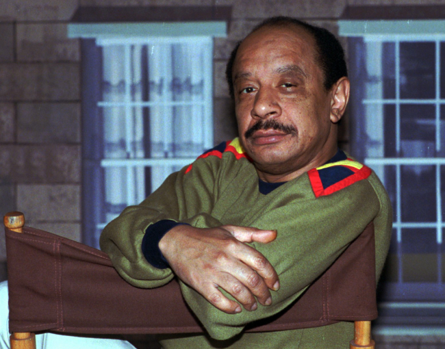 <YONHAP PHOTO-0643> CORRECTS THAT HEMSLEY WAS FOUND DEAD TUESDAY, INSTEAD OF DIED TUESDAY - FILE - In this Aug. 11, 1986 file photo, actor Sherman Hemsley poses for a photo in Los Angeles. Hemsley, the actor who made the irascible, bigoted George Jefferson of "The Jeffersons" one of television's most memorable characters and a symbol for urban upward mobility, was found dead Tuesday, July 24, 2012 at his El Paso, Texas home. He was 74. (AP photo/Nick Ut, File)/2012-07-25 11:11:44/ <저작권자 ⓒ 1980-2012 ㈜연합뉴스. 무단 전재 재배포 금지.>
Sherman Hemsley