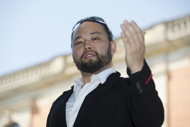 Korean opera singer Samuel Youn poses in front of the opera house in Bayreuth, Germany, Tuesday.  AP-Yonhap News