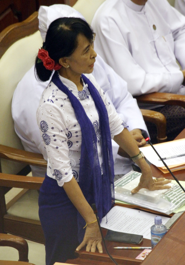 Myanmar’s Opposition leader Aung San Suu Kyi speaks as she asks a question during a regular session of the parliament at Myanmar Lower House in Naypyidaw on Wednesday.  AP-Yonhap News