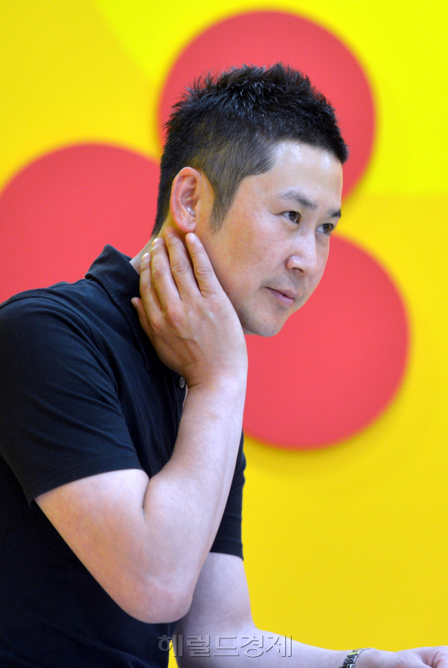 신동엽<br />김명섭 기자 msiron@
신동엽
김명섭 기자 msiron@