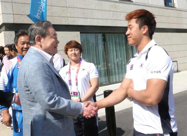 이건희, 삼성전자 (회장)/이건희 회장 런던 한국선수촌 방문 사진