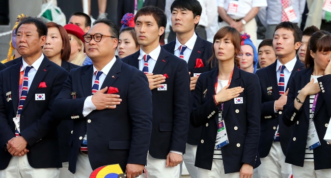 ‘2012 런던 올림픽’에 출전한 한국대표팀 선수들이 26일(한국시간) 올림픽 파크 선수촌에서 열린 공식 입촌식에 참석하고 있다. ▶관련기사 4·5·10·25·34면 ［런던=올림픽사진공동취재단]