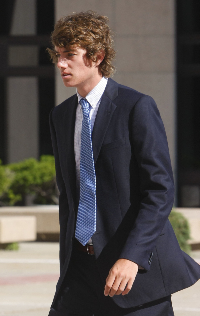 Conor Kennedy enters the Westchester County Courthouse in White Plains, New York, for a hearing on becoming administrator of his mother Mary Kennedy’s estate on Wednesday.  AP-Yonhap News