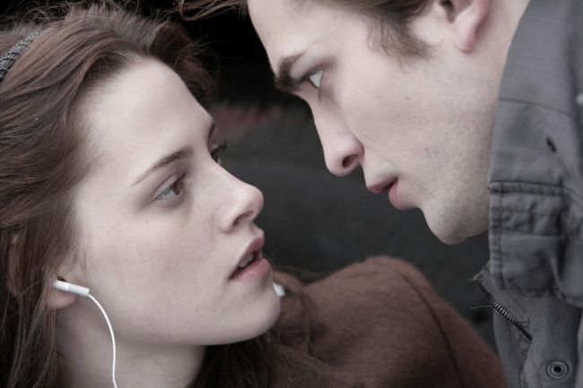 Kristen Jaymes Stewart), 영화배우(미국)/Kristen Stewart sorry for cheating on Robert Pattinson