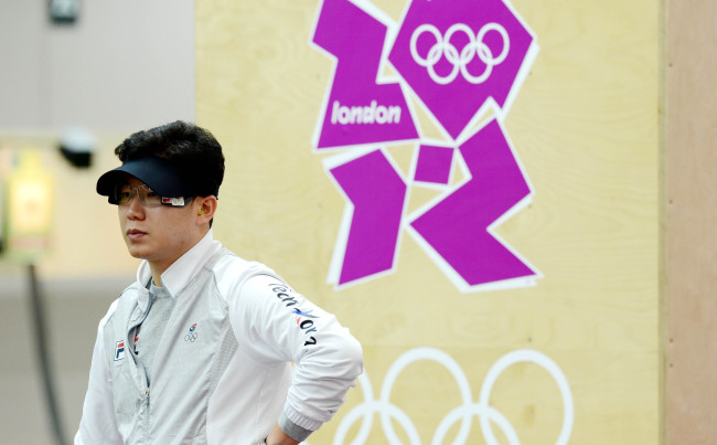 Korean shooter Jin Jong-oh takes part in a practice session ahead of the London Olympics.  London Olympic Joint Press Corps