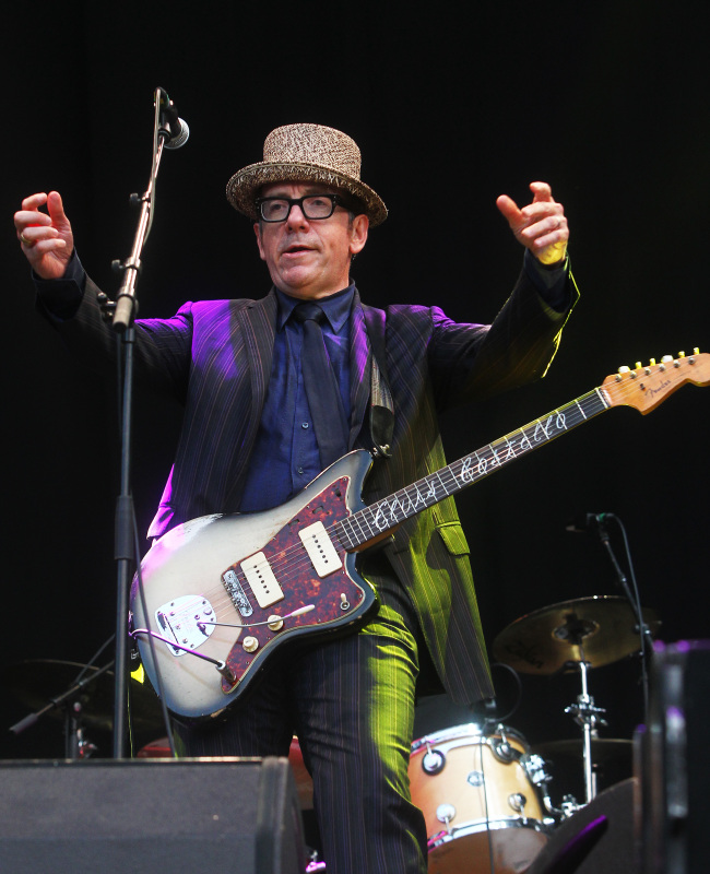 English singer Elvis Costello gestures for the crowd to sing along on Friday night at Jisan rock festival.    Yonhap News