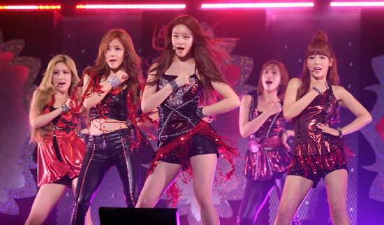 티아라(T-ara), 가수(보람, 지연, 효민, 은정, 큐리, 소연, 화영, 아름)/‘중대발표’ 티아라, ‘설’만 난무…논란은 어디로