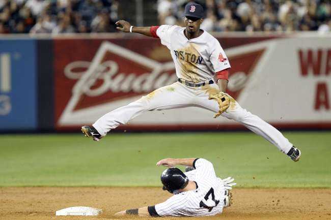 Boston Red Sox shortstop Pedro Ciriaco completes a double play in the third inning on Sunday.  AP-Yonhap News