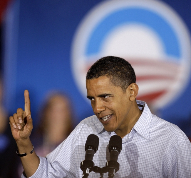 <YONHAP PHOTO-0079> FILE - In this Nov. 2, 2008 file photo, then-Democratic presidential candidate, Sen. Barack Obama, D-Ill. speaks in Springfield, Mo. The president's re-election campaign is increasingly sounding like a nostalgia tour. His speeches stroll through elections past, serving up fond memories of his days running as a political unknown, identifying early political inspirations and reminding voters that, win or lose, this will be his last campaign after 13 appearances on the ballot since 1996. (AP Photo/Charlie Riedel, File)/2012-07-28 01:10:19/ <저작권자 ⓒ 1980-2012 ㈜연합뉴스. 무단 전재 재배포 금지.>