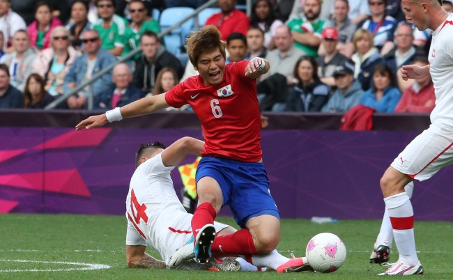 기성용, 축구선수(셀틱 FC)/기성용. 훈남에 유창한 영어 “이러니 외신기자 1순위”