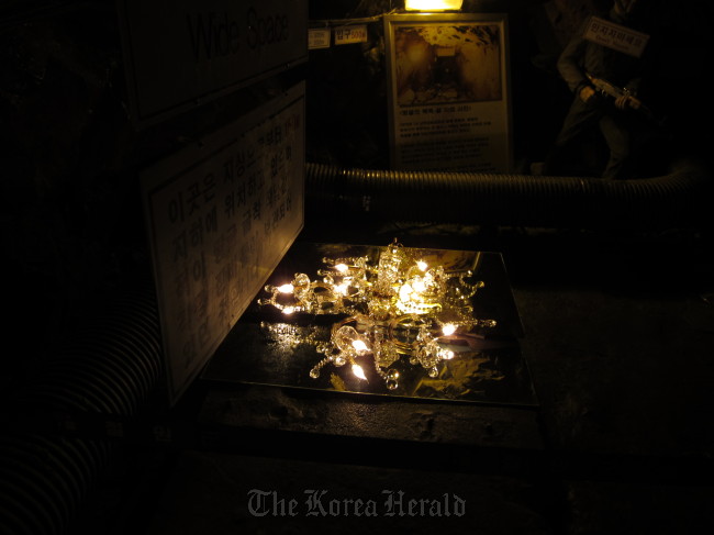 “Mycheongjuchandelierchohab-Chandelier 363-931” by Dirk Fleischmann at the Second Underground Tunnel. Samuso