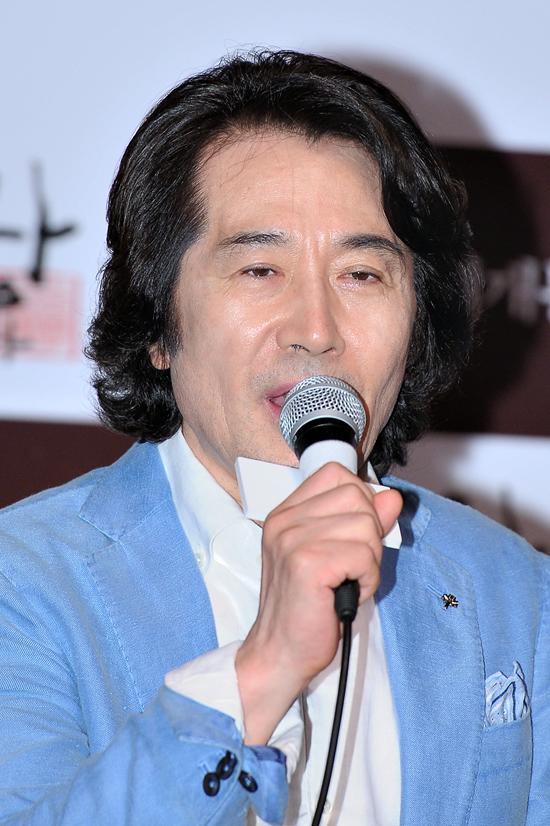 백윤식, 탤런트, 영화배우/ ‘나는 왕’ 백윤식 “아들 맞는 건 안쓰럽지만 작품 안에서 재미있어”