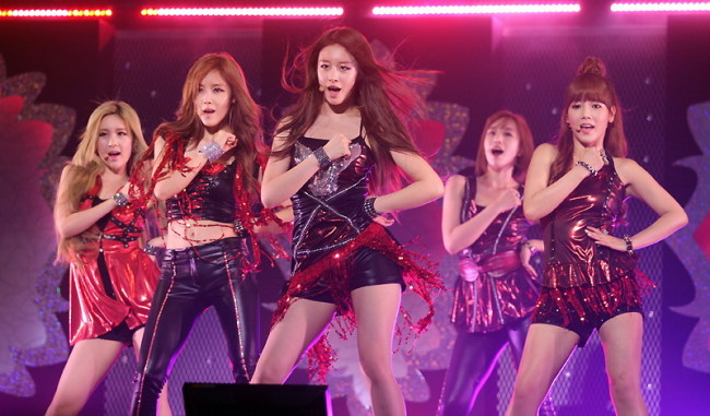 류화영, 가수(티아라)/Hwa-young to leave T-ara after rumors of bullying