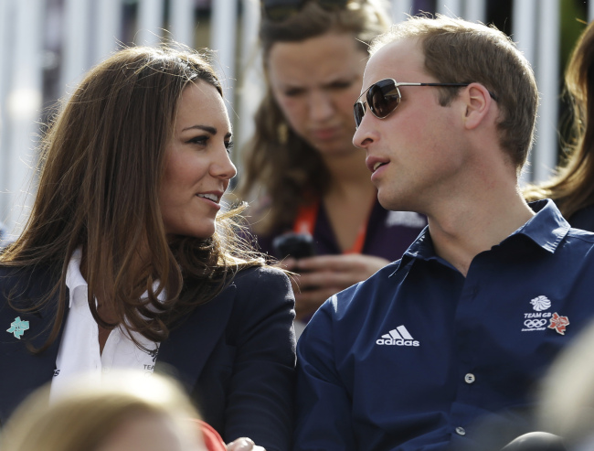 Britain’s Catherine, Duchess of Cambridge, and Britain’s Prince William, the Duke of Cambridge watch the equestrian eventing cross country phase at the 2012 Summer Olympics on Monday in London.  AP-Yonhap News
