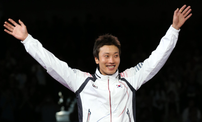 Choi Byung-chul wins fencing bronze in men's foil