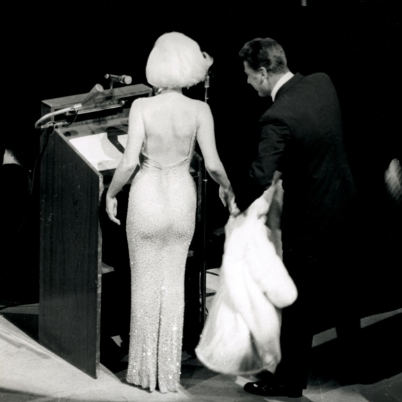 Marilyn Monroe prepares to sing "Happy Birthday" to President John F. Kennedy at a Madison Square Garden (Yonhap News)