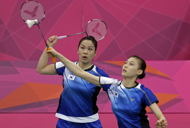 Eight charged over 'throwing' badminton matches