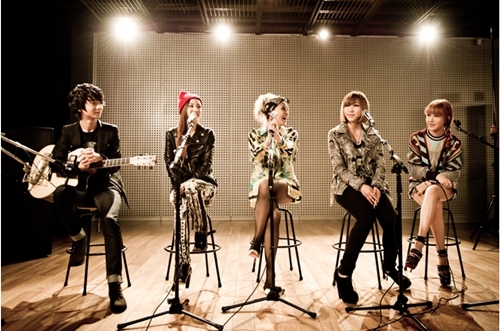 2NE1(박봄,  박산다라, 공민지, 씨엘), 가수/ 정성하, 기타리스트/2NE1 collaborates with guitar prodigy