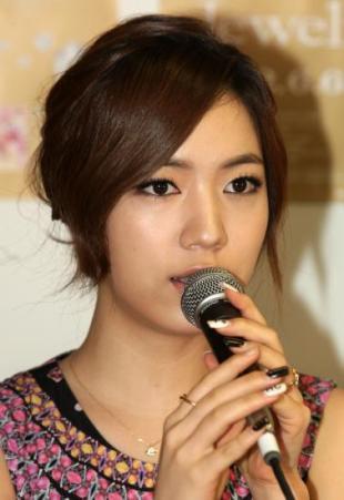 류화영, 가수(티아라)/탈퇴 하루만에 마루기획사 방문. 왜?