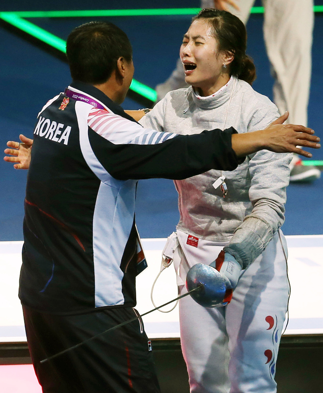 Korea’s Kim Ji-yeon celebrates her gold medal.
(London Olympic Joint Press Corps)
