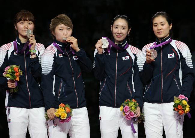 Korea wins silver in women's team epee