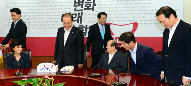 새누리당 대선경선 후보들이  5일  여의도 당사에서 황우여 대표 및 와 연석회의를 열고 향후 경선일정을 정상적으로 진행키로 합의했다. 박현구 기자phko@heraldm.com 2012.08.05