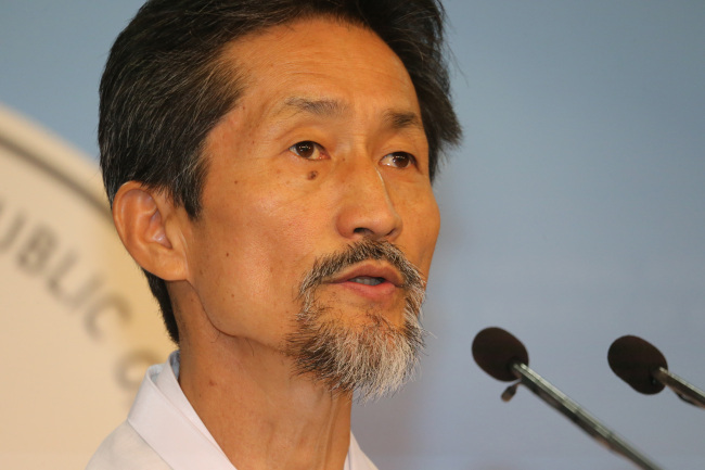 Unified Progressive Party leader Kang Ki-kab addresses a news conference Monday.  Yonhap News