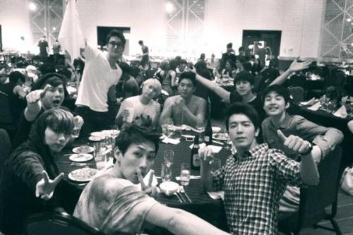 슈퍼주니어(Super Junior), 가수(이특, 희철, 예성, 신동, 성민, 은혁, 동해, 시원, 려욱, 규현, 강인)/슈퍼주니어 뒤풀이…“훈남천국”