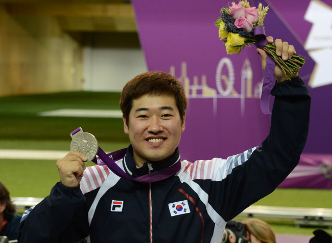 Kim Jong-hyun wins silver in men's 50-meter rifle 3 positions
