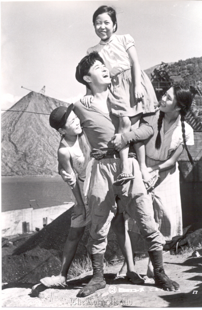 A scene from Shohei Imamura’s 1959 film “My Second Brother.” Northeast Asian History Foundation