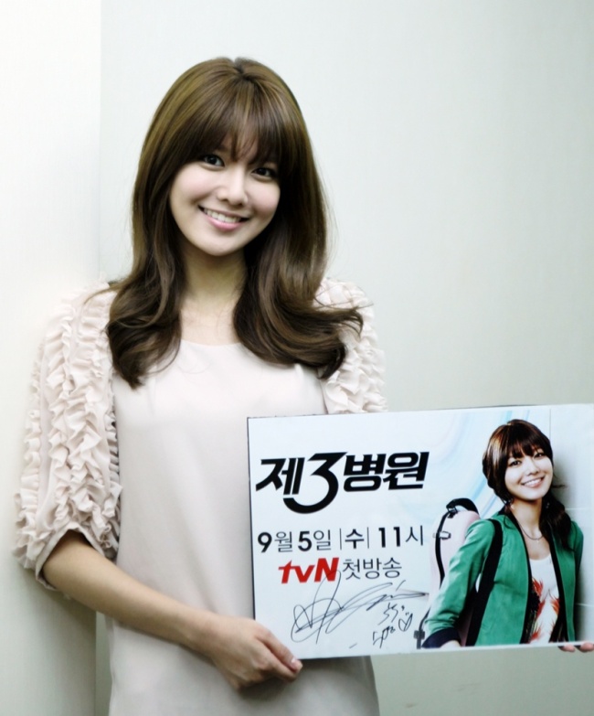 수영(최수영), 가수(소녀시대), VJ/ 최수영, ‘제3병원’ 홍보대사로 변신? 때와 장소 가리지 않는 홍보 ‘눈길’