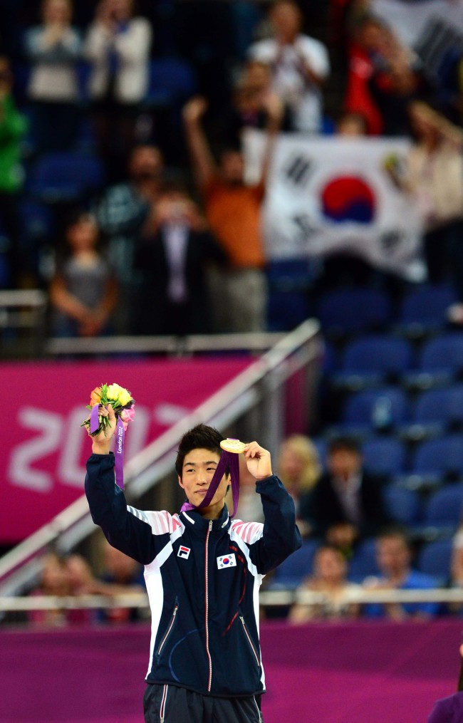 South Korea’s Yang Hak-seon celebrates with his gold medal on Monday.  London Olympic Joint Press Corps