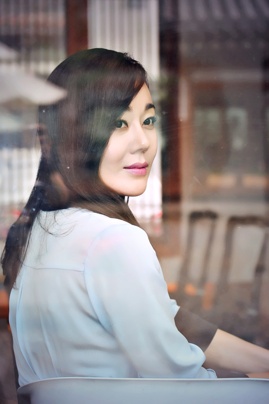김윤진, 영화배우/ 김윤진 “새로운 사랑이야기, 꼭 한번 해보고 싶어요” (인터뷰)