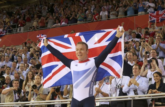 Hoy wins record sixth gold