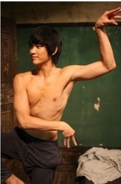 김수현, 탤런트, 영화배우/ 김수현 근육 공개…“짐승돌 등극”