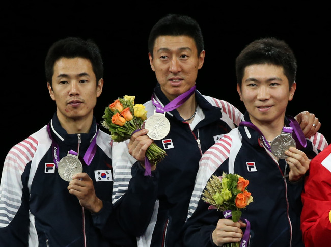 Korea takes silver in men's team table tennis