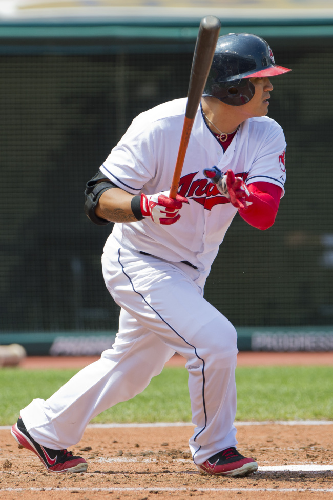 Indians right fielder Choo Shin-soo hits an RBI single in the second inning.  AFP-Yonhap News