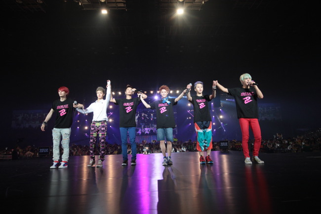 비스트(BEAST), 가수(윤두준, 양요섭, 장현승, 이기광, 용준형, 손동운)/비스트, 日 두 번째 공식 팬미팅 개최..2만 4천여 팬들 몰려