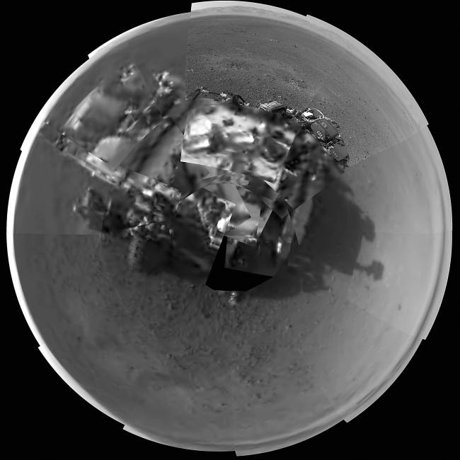 This NASA image obtained Wednesday shows a Picasso-like self portrait of NASA’s Curiosity rover taken by its Navigation cameras, located on the now-upright mast.
AFP-Yonhap News
