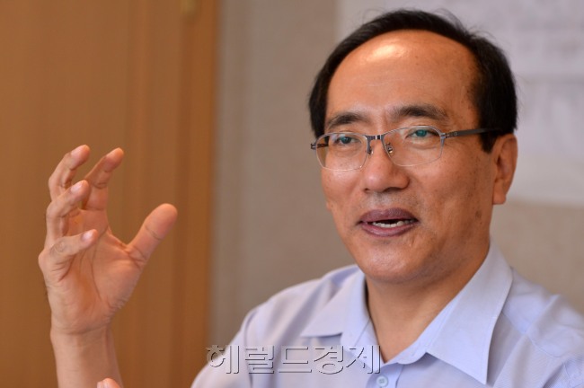ESSCOM 이장헌 대표 인터뷰.<br />이상섭 기자. babtong@heraldm.com 2012.08.09
ESSCOM 이장헌 대표 인터뷰.
이상섭 기자. babtong@heraldm.com 2012.08.09
ESSCOM 이장헌 대표 인터뷰.
이상섭 기자. babtong@heraldm.com 2012.08.09
ESSCOM 이장헌 대표 인터뷰.
이상섭 기자. babtong@heraldm.com 2012.08.09