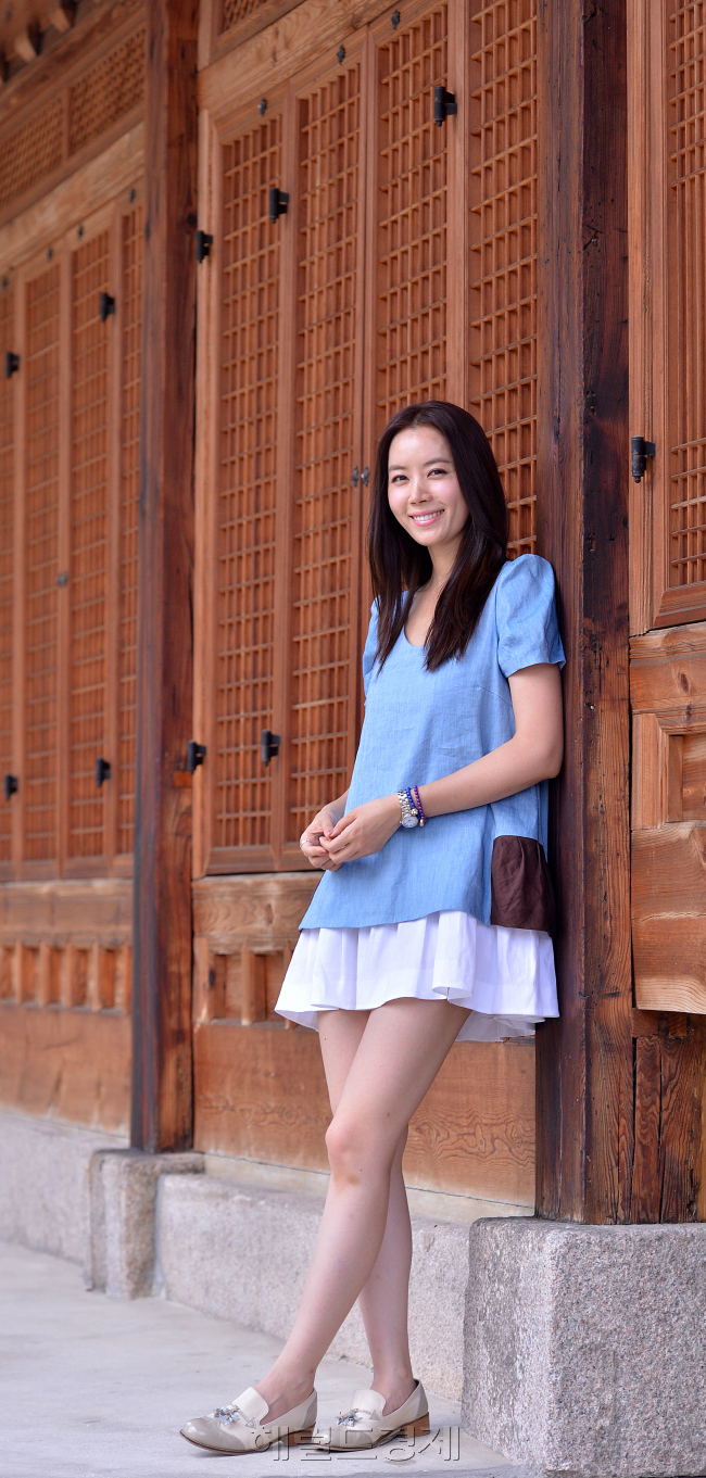 배우 김유미 인터뷰.<br />이상섭 기자. babtong@heraldm.com 2012.08.03
배우 김유미 인터뷰.
이상섭 기자. babtong@heraldm.com 2012.08.03