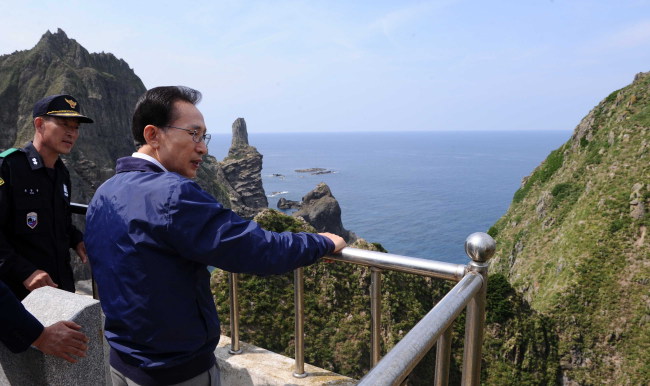 Lee makes unprecedented visit to Dokdo