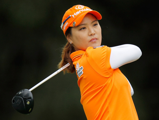 Korea’s Ryu So-yeon watches her drive on the 18th hole on Saturday.  AFP-Yonhap News