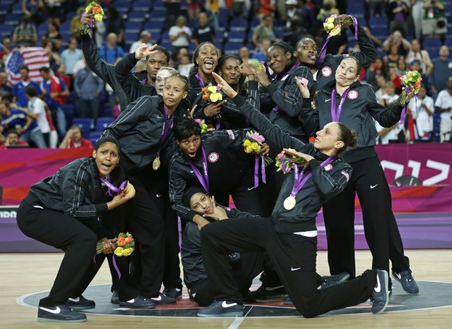 U.S. players pose with their basketball gold medals on Saturday.  AFP-Yonhap News