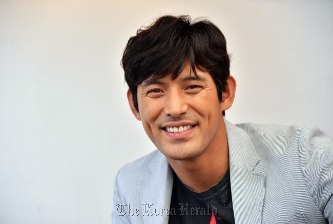 Actor Oh Ji-ho poses for a photo prior to an interview with The Korea Herald on Wednesday. Lee Sang-sub/The Korea Herald