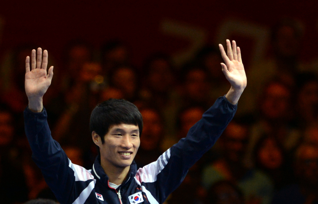 Han Soon-chul wins silver in men's lightweight boxing