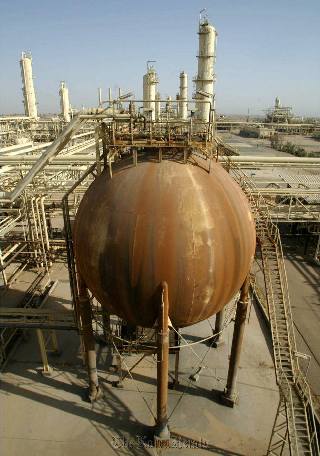 A container used to house gas sits idle at the South Gas Company field in Basra, Iraq.   Bloomberg