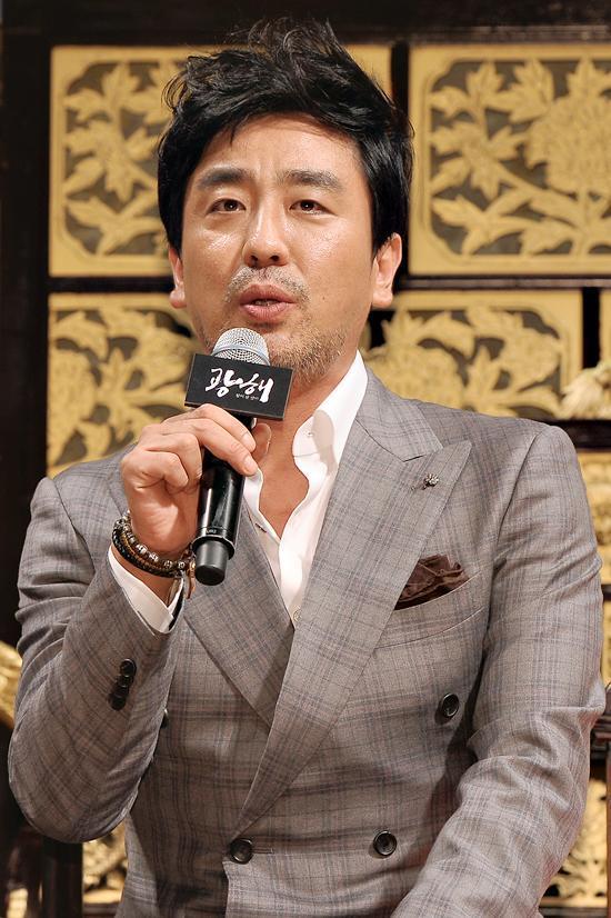 류승룡, 영화배우/ ‘광해’ 류승룡 “이병헌은 지구력이 대단한 사람” 극찬